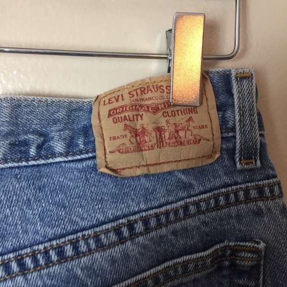 [Levi’s] Women’s High Rise Light Wash Mom Jeans - Picture 8 of 8
